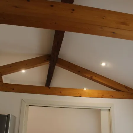 Alessandra House شقة