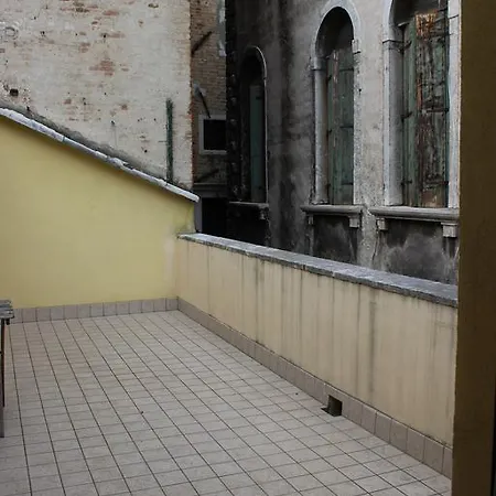 Alessandra House شقة *