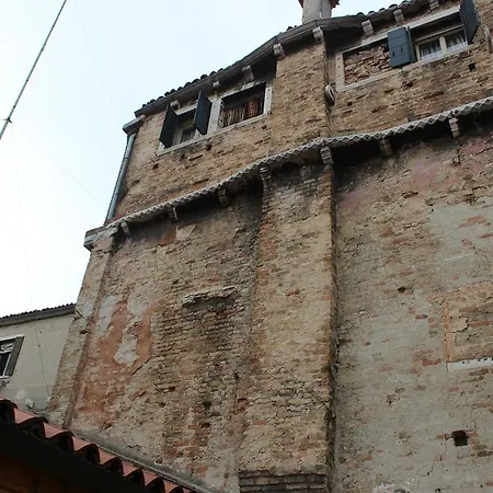 Alessandra House شقة