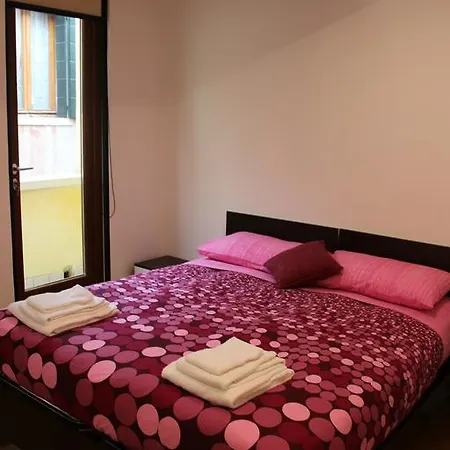 Alessandra House شقة *